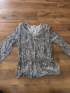 Old Navy Black & White Printed V-Neck Peplum Blouse